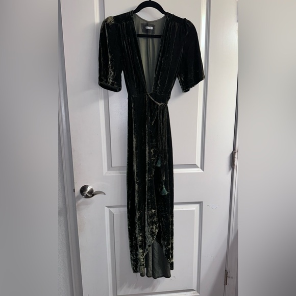 Reformation Velvet Dresss - Picture 1 of 3